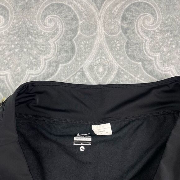 Womens Nike Short  - Picture 3 of 4